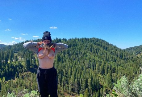 Naakte gelekte OnlyFans-foto van Britt Smith