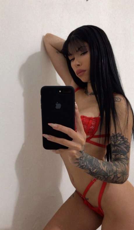 Naakte gelekte OnlyFans-foto van Melina Nanni