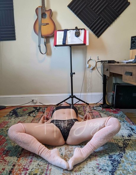 Naakte gelekte OnlyFans-foto van Hotyoga