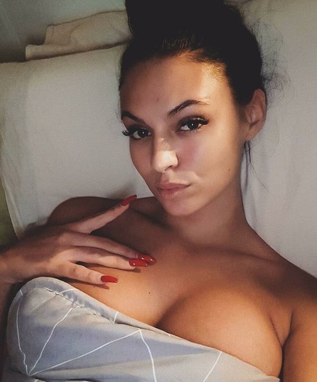 Naakte gelekte OnlyFans-foto van Aniabiritteri
