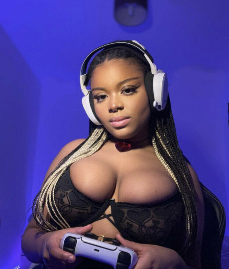 Naakte gelekte OnlyFans-foto van Hell0kittyevie