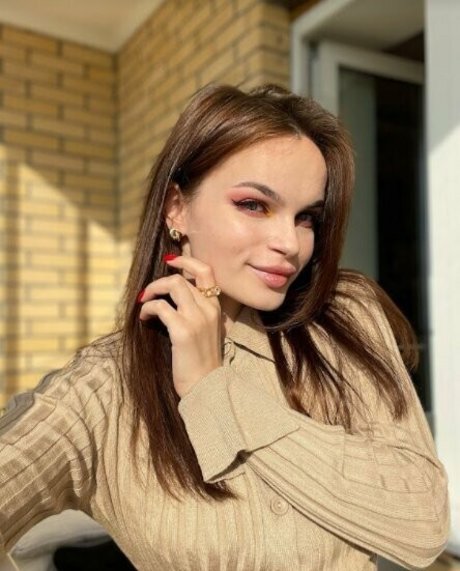 Naakte gelekte OnlyFans-foto van Yourlina