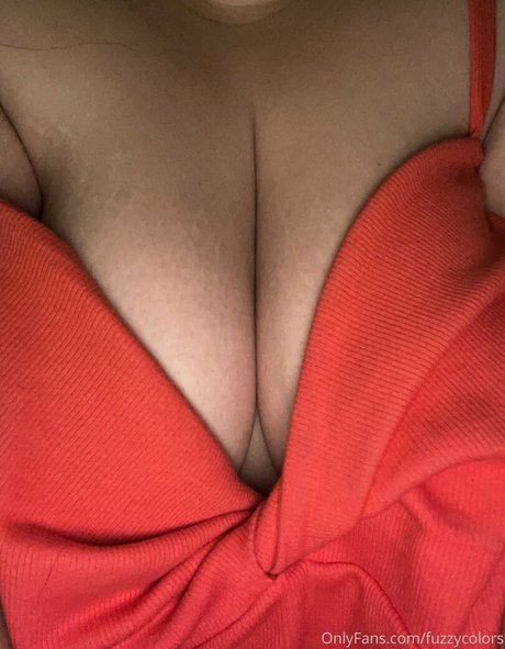 Naakte gelekte OnlyFans-foto van Fuzzycolors