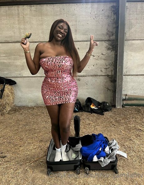 Naakte gelekte OnlyFans-foto van Shanijamilahtv