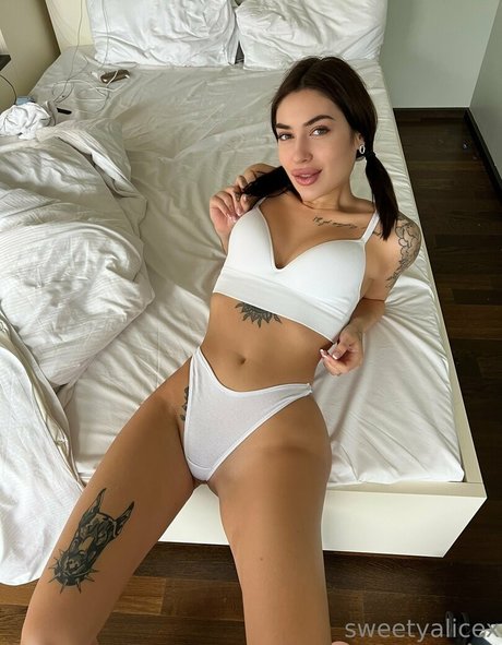 Naakte gelekte OnlyFans-foto van Rebekkamo