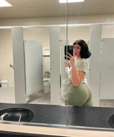 Naakte gelekte OnlyFans-foto van Sierraaa03