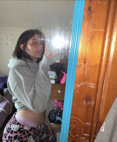 Naakte gelekte OnlyFans-foto van Sierraaa03