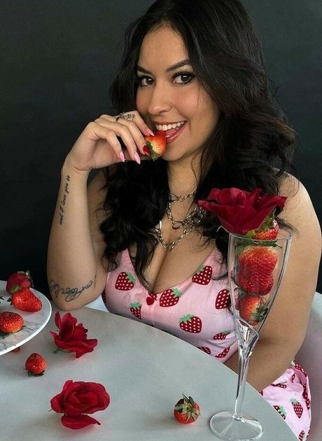 Naakte gelekte OnlyFans-foto van Larissa Cambusano