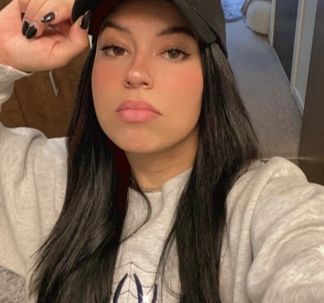 Naakte gelekte OnlyFans-foto van Larissa Cambusano