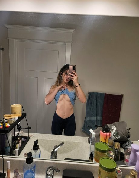 Naakte gelekte OnlyFans-foto van Anastasia Grace