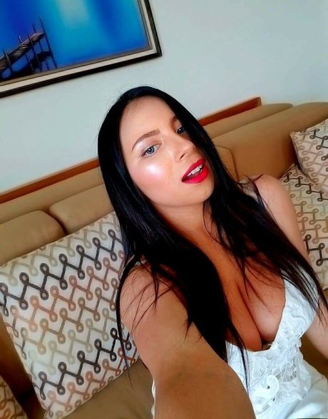 Naakte gelekte OnlyFans-foto van Edilma Angel
