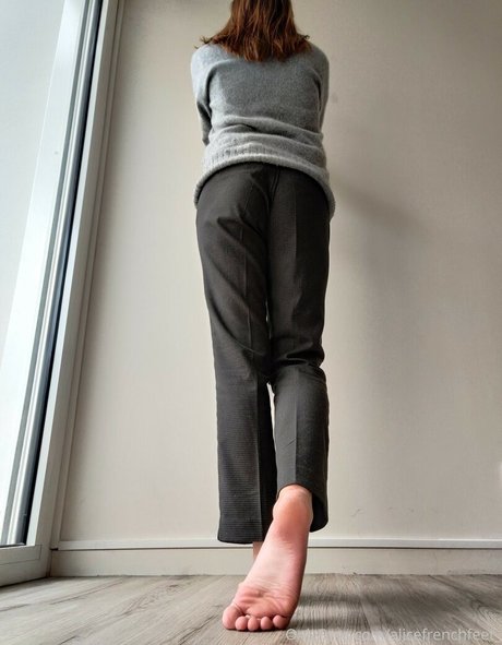 Naakte gelekte OnlyFans-foto van Alicefrenchfeet