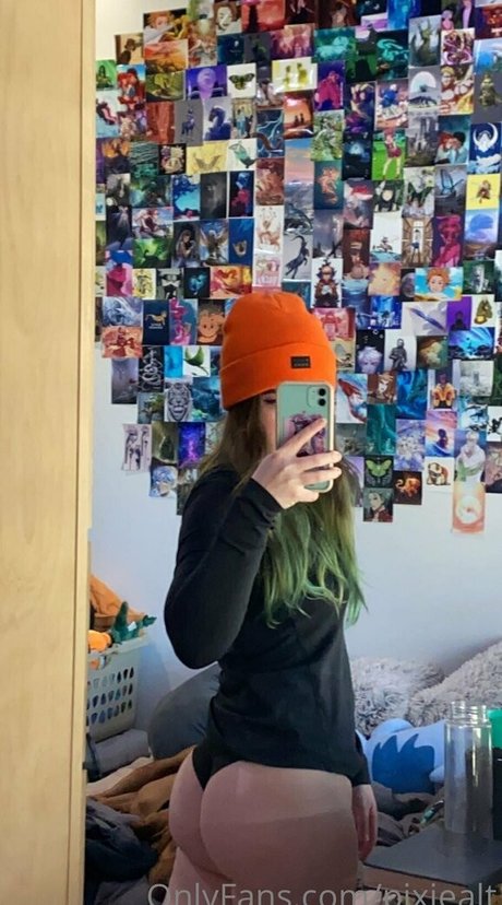 Naakte gelekte OnlyFans-foto van Pixiealt