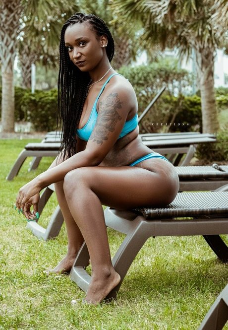 Naakte gelekte OnlyFans-foto van Lakinndra