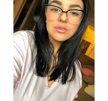 Naakte gelekte OnlyFans-foto van Charlotte Godoy