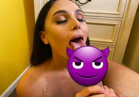 Naakte gelekte OnlyFans-foto van Arianamarie