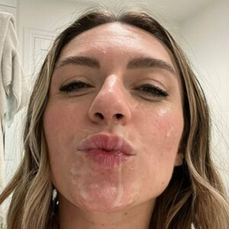 Naakte gelekte OnlyFans-foto van Greeneyezonme