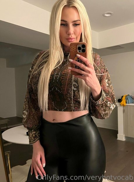 Naakte gelekte OnlyFans-foto van Veryhotvocab