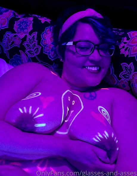 Naakte gelekte OnlyFans-foto van Glassesandasses