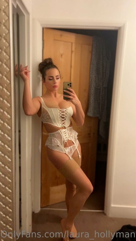 Naakte gelekte OnlyFans-foto van Laura Hollyman
