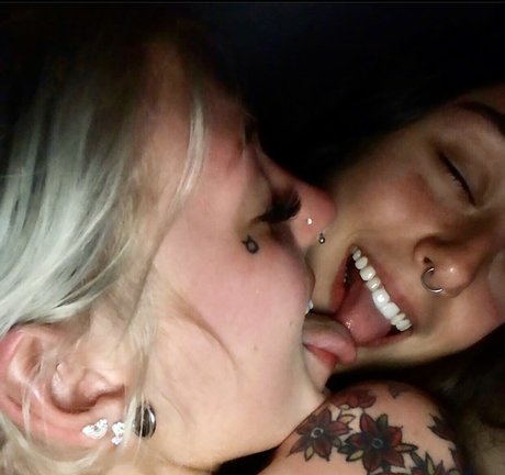 Naakte gelekte OnlyFans-foto van Portlandbaby