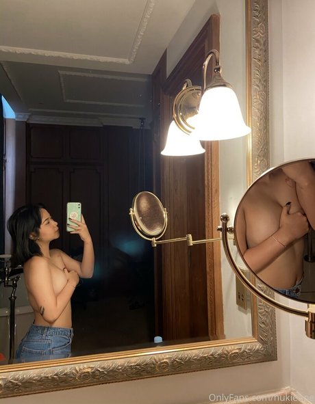 Naakte gelekte OnlyFans-foto van Hukiehoe