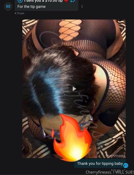 Naakte gelekte OnlyFans-foto van Cherryfineass