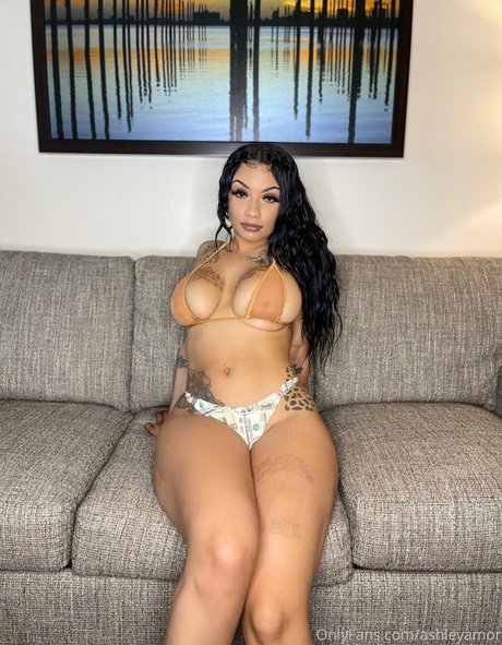 Naakte gelekte OnlyFans-foto van Ashleyamor