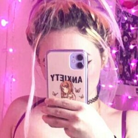 Naakte gelekte OnlyFans-foto van Anxiety Doll