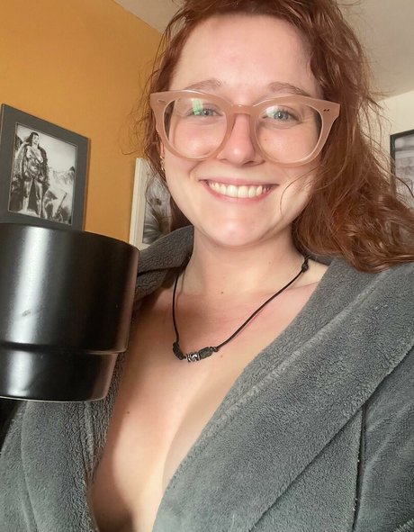Naakte gelekte OnlyFans-foto van Cosmonaughtie