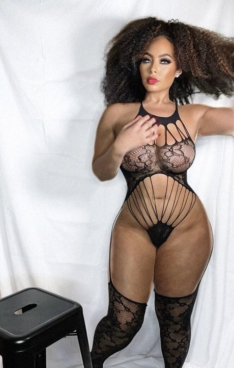 Naakte gelekte OnlyFans-foto van Lovesirensong