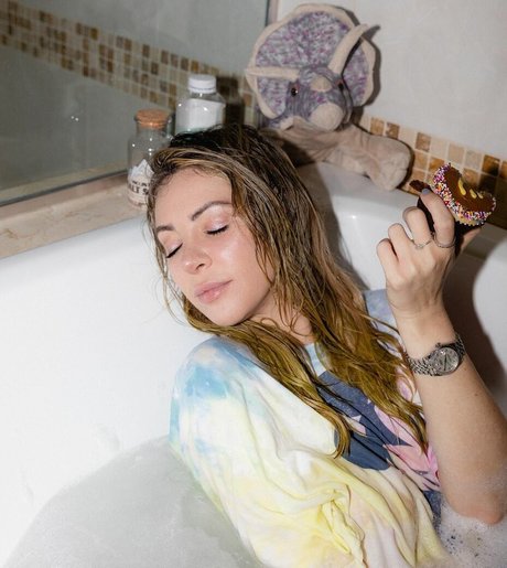 Naakte gelekte OnlyFans-foto van Alison Wonderland