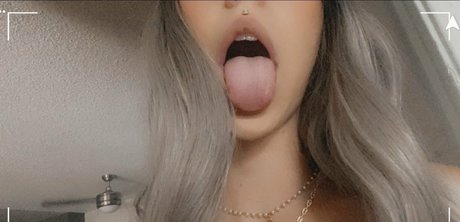 Naakte gelekte OnlyFans-foto van Dollyhazed