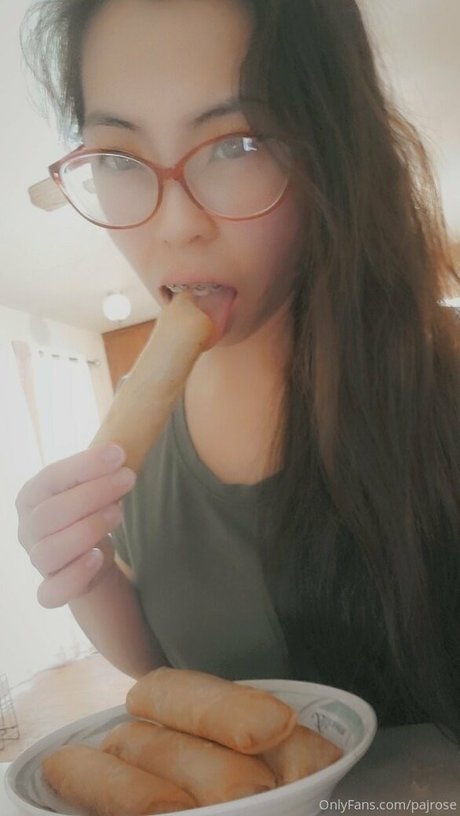 Naakte gelekte OnlyFans-foto van Pajrose