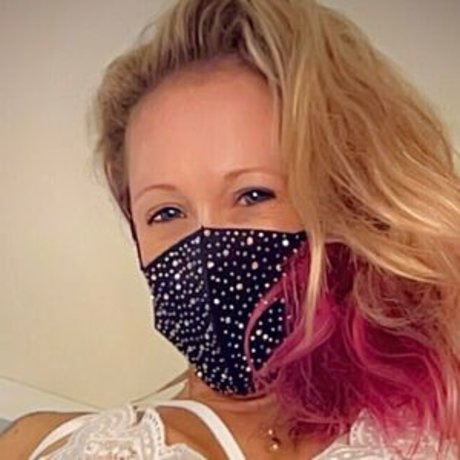 Naakte gelekte OnlyFans-foto van Maybemn