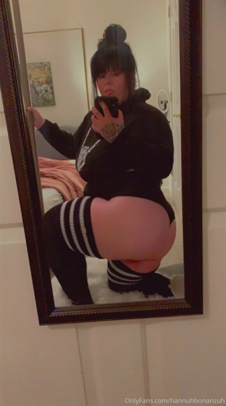 Naakte gelekte OnlyFans-foto van Hannuhbonanzuh