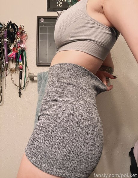 Naakte gelekte OnlyFans-foto van Pokketofficial