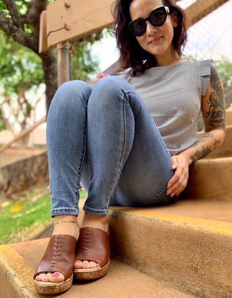 Kimkissesfootgoddess