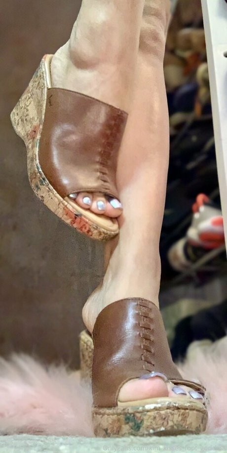 Naakte gelekte OnlyFans-foto van Kimkissesfootgoddess