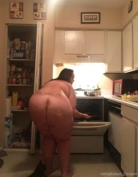 Naakte gelekte OnlyFans-foto van Voluptuouscooper