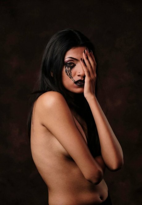 Naakte gelekte OnlyFans-foto van Yenara Sanuki