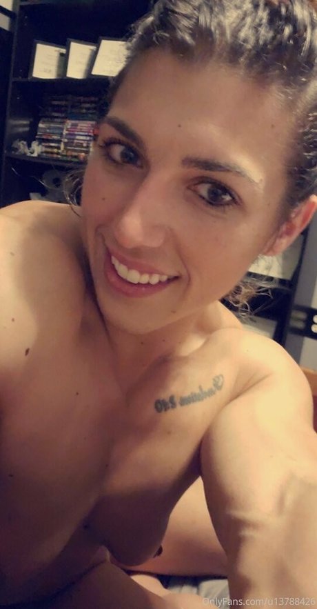 Naakte gelekte OnlyFans-foto van Shannonseeley