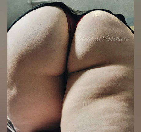 Naakte gelekte OnlyFans-foto van Angelicassthetic