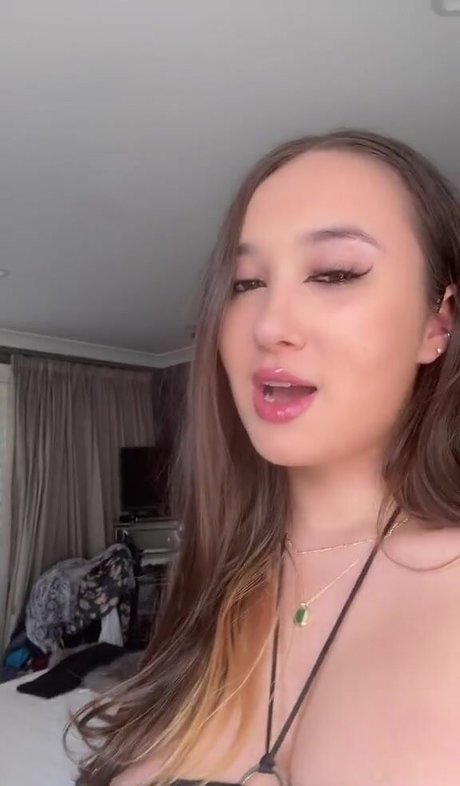 Naakte gelekte OnlyFans-foto van Issy H
