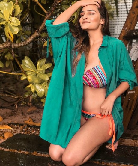 Naakte gelekte OnlyFans-foto van Sonali Malhotra