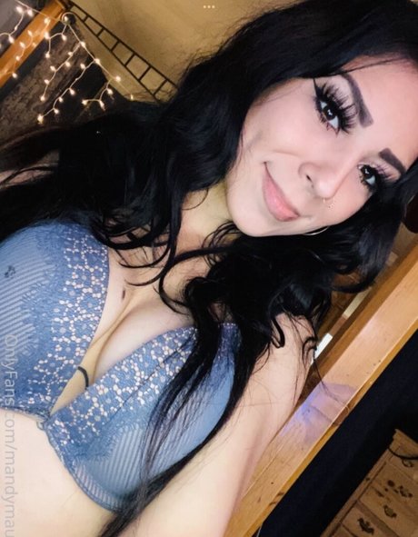 Naakte gelekte OnlyFans-foto van Latina Beauties