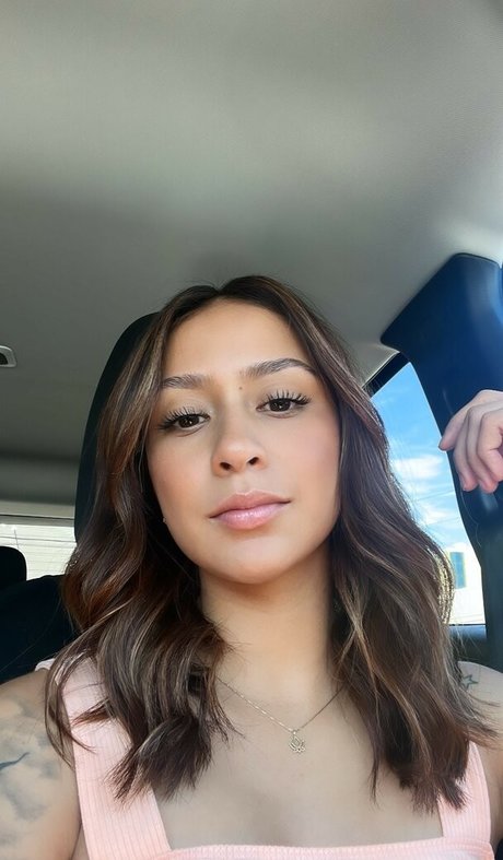 Naakte gelekte OnlyFans-foto van Latina Beauties