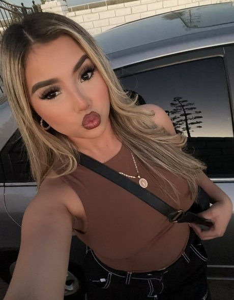 Naakte gelekte OnlyFans-foto van Gisselle Next Door