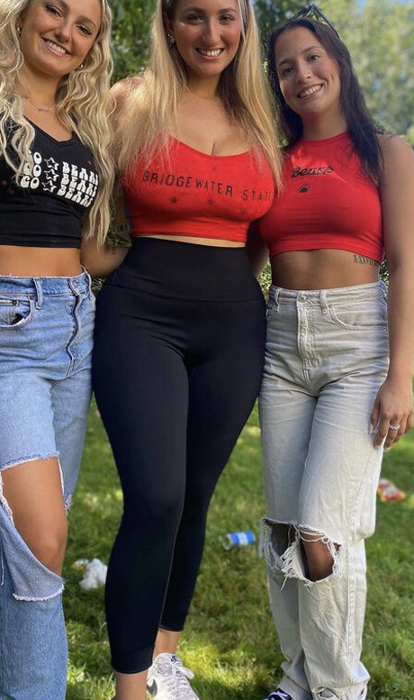 Naakte gelekte OnlyFans-foto van Angelina C