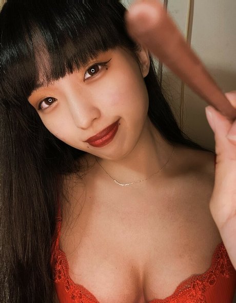Naakte gelekte OnlyFans-foto van Azusa Igarashi
